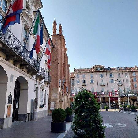 Casa Cozy - Comodo Appartamento In Asti Centro المظهر الخارجي الصورة